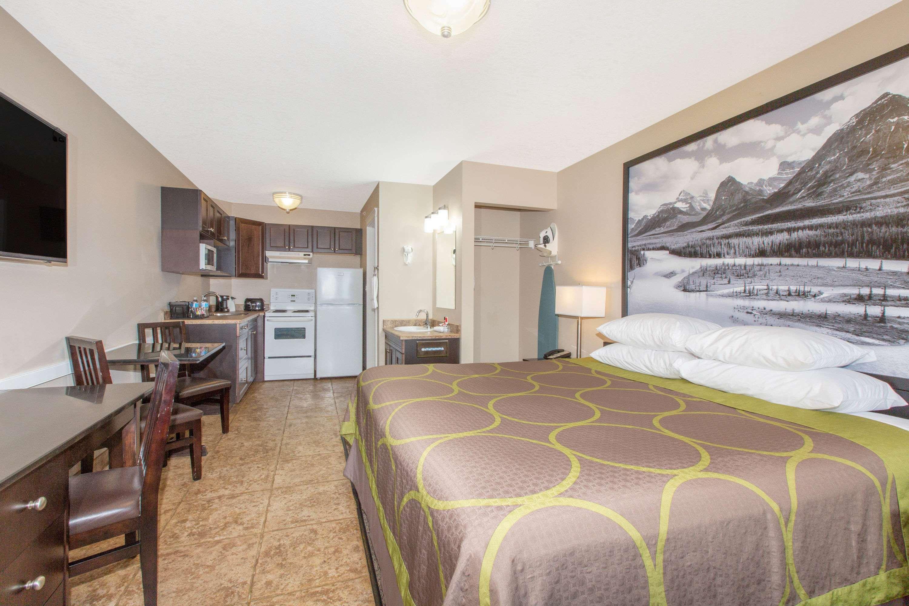 Super 8 By Wyndham Fort Mcmurray Exterior foto