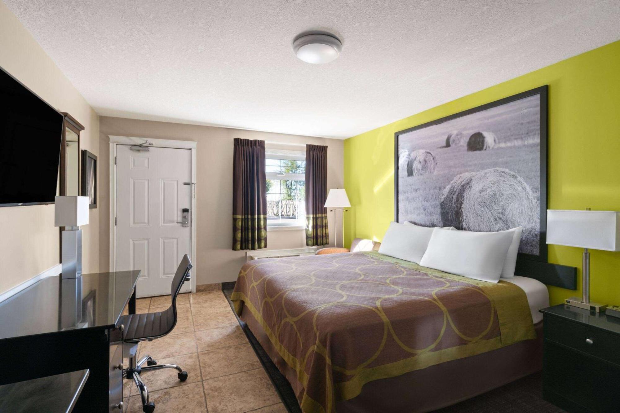 Super 8 By Wyndham Fort Mcmurray Exterior foto